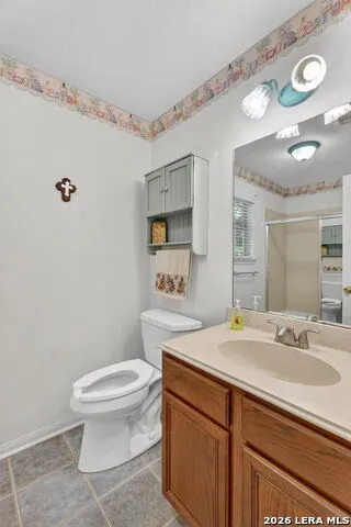 226 CREST LN Onalaska, TX 77360