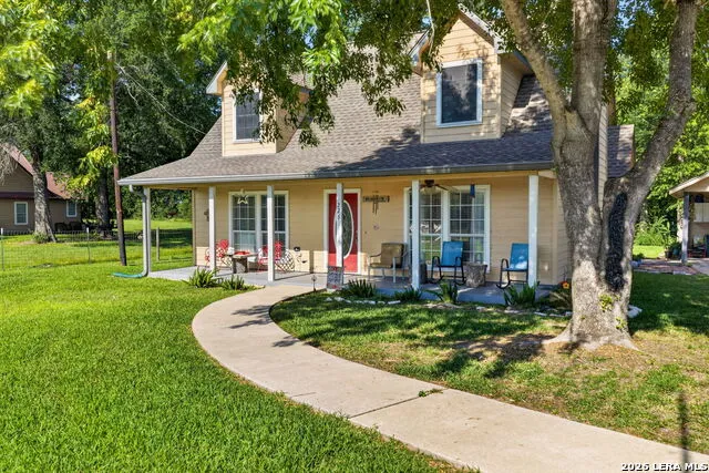 226 CREST LN Onalaska, TX 77360