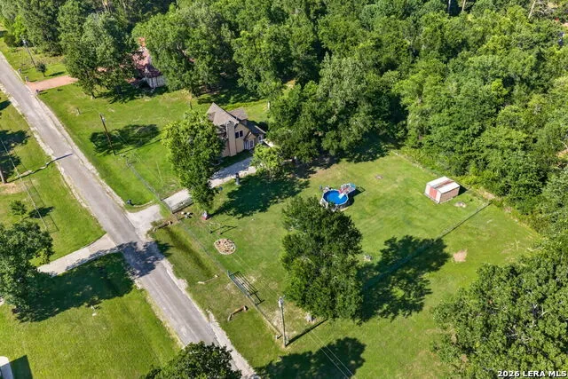226 CREST LN Onalaska, TX 77360