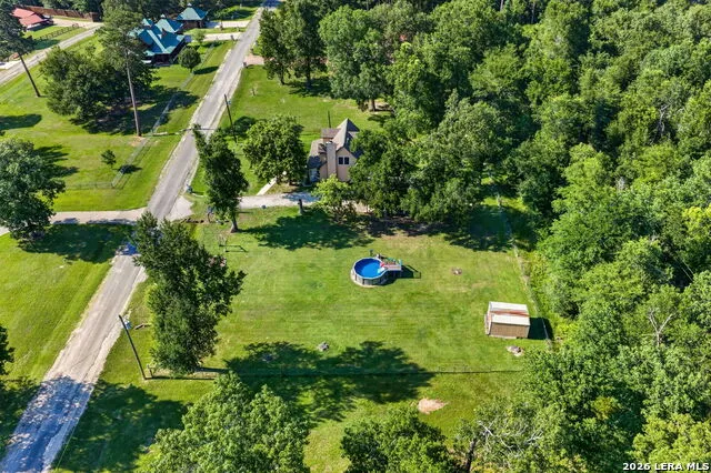 226 CREST LN Onalaska, TX 77360
