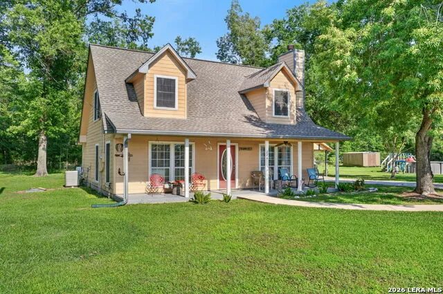 226 CREST LN Onalaska, TX 77360