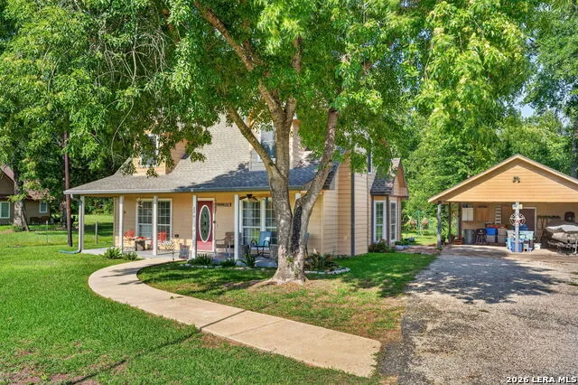 226 CREST LN Onalaska, TX 77360