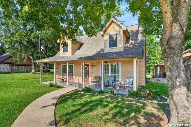 226 CREST LN Onalaska, TX 77360