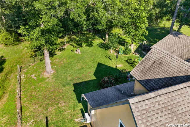 226 CREST LN Onalaska, TX 77360