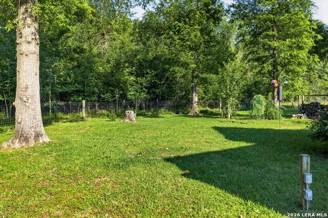226 CREST LN Onalaska, TX 77360