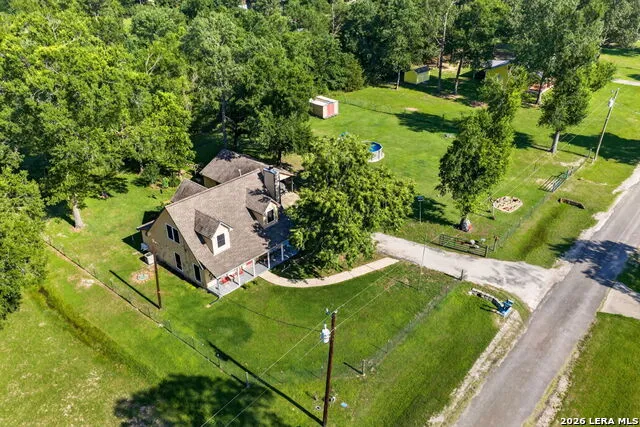 226 CREST LN Onalaska, TX 77360