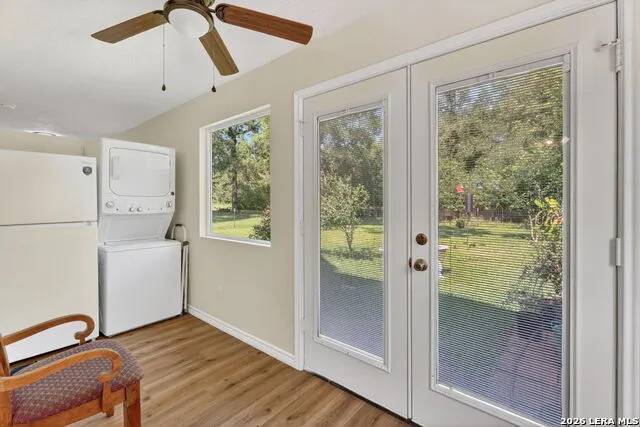 226 CREST LN Onalaska, TX 77360