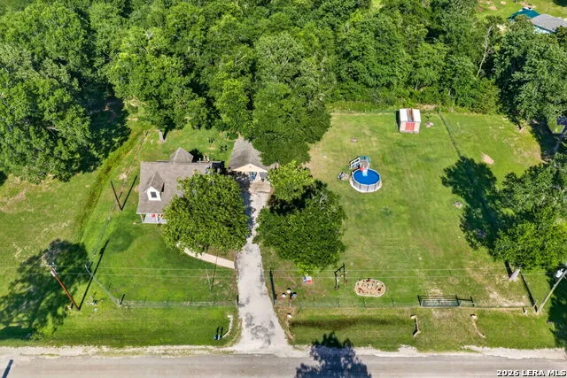 226 CREST LN Onalaska, TX 77360