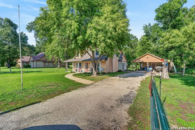 226 CREST LN Onalaska, TX 77360
