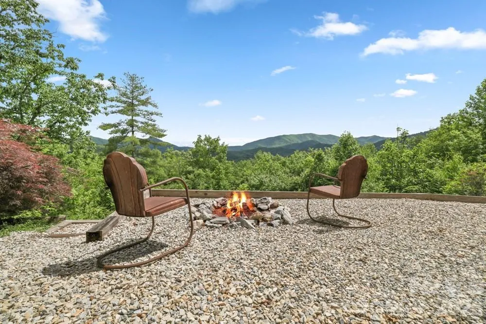 1188 Tobacco Branch Road Almond, NC 28702