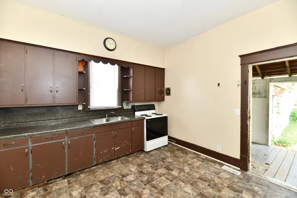 208 E Sherman Street Windfall, IN 46076