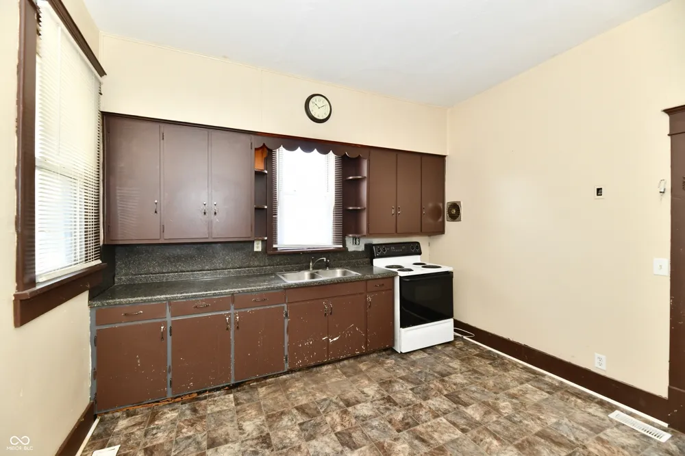 208 E Sherman Street Windfall, IN 46076