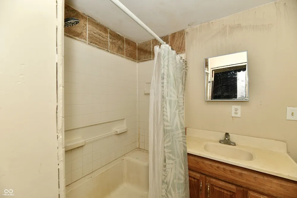 208 E Sherman Street Windfall, IN 46076
