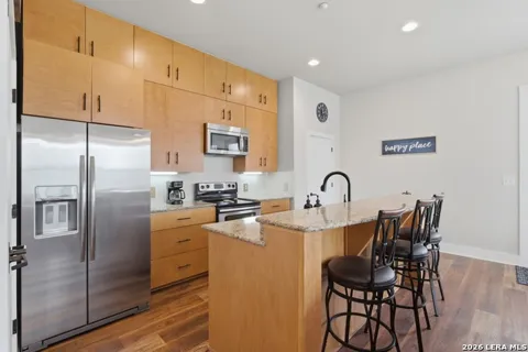 979 Academy Ave #APT 2