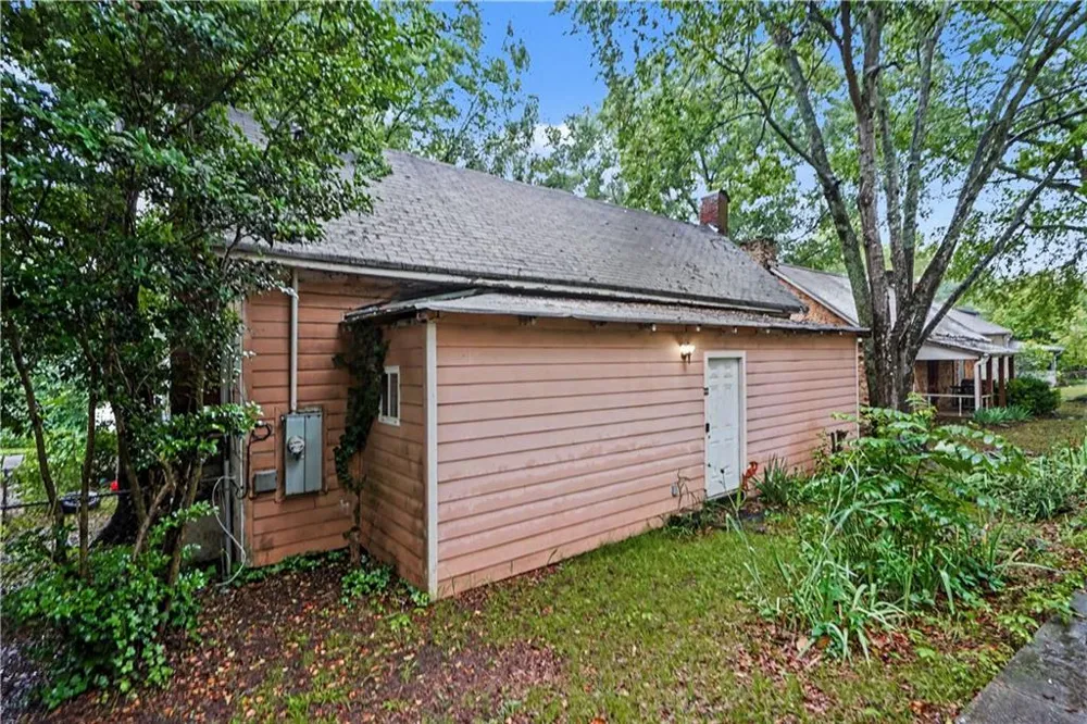 22 S Broad Street Porterdale, GA 30014