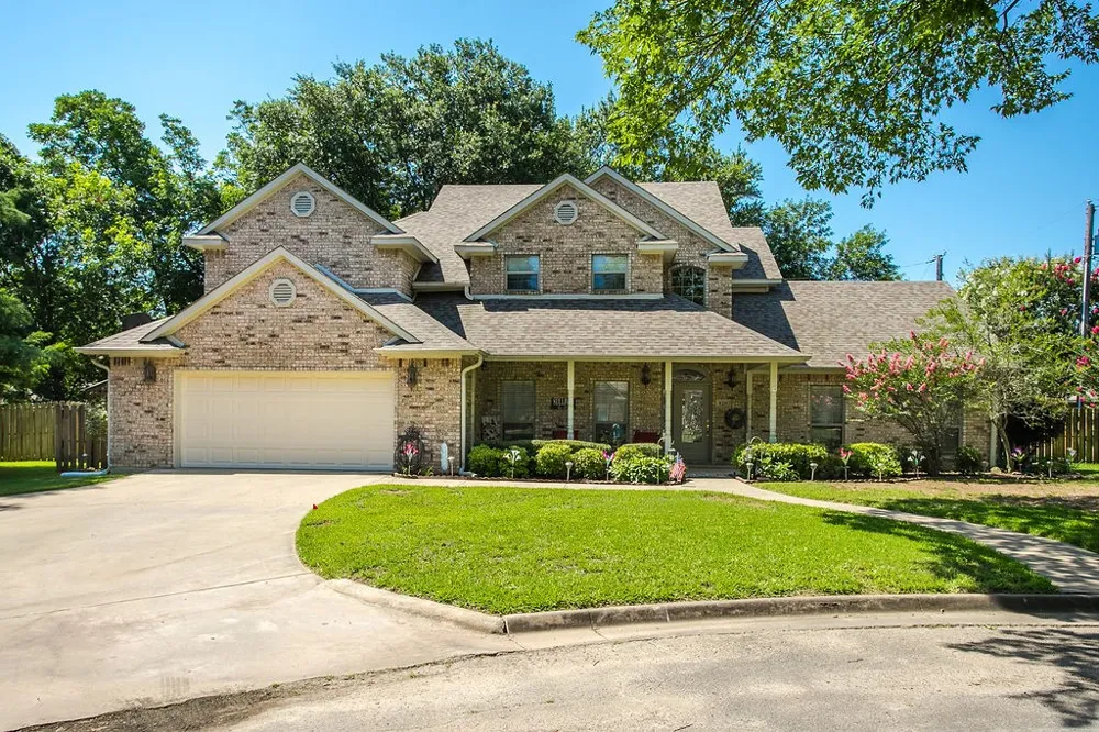 820 Cedar Creek Circle Bonham, TX 75418