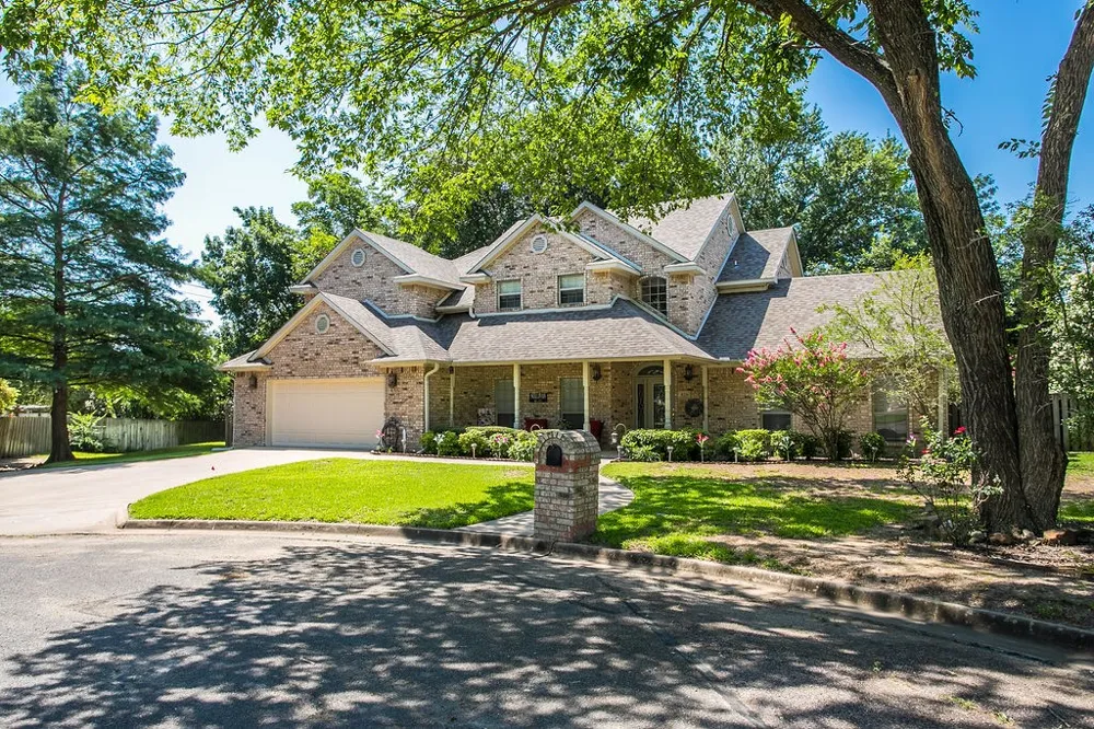 820 Cedar Creek Circle Bonham, TX 75418