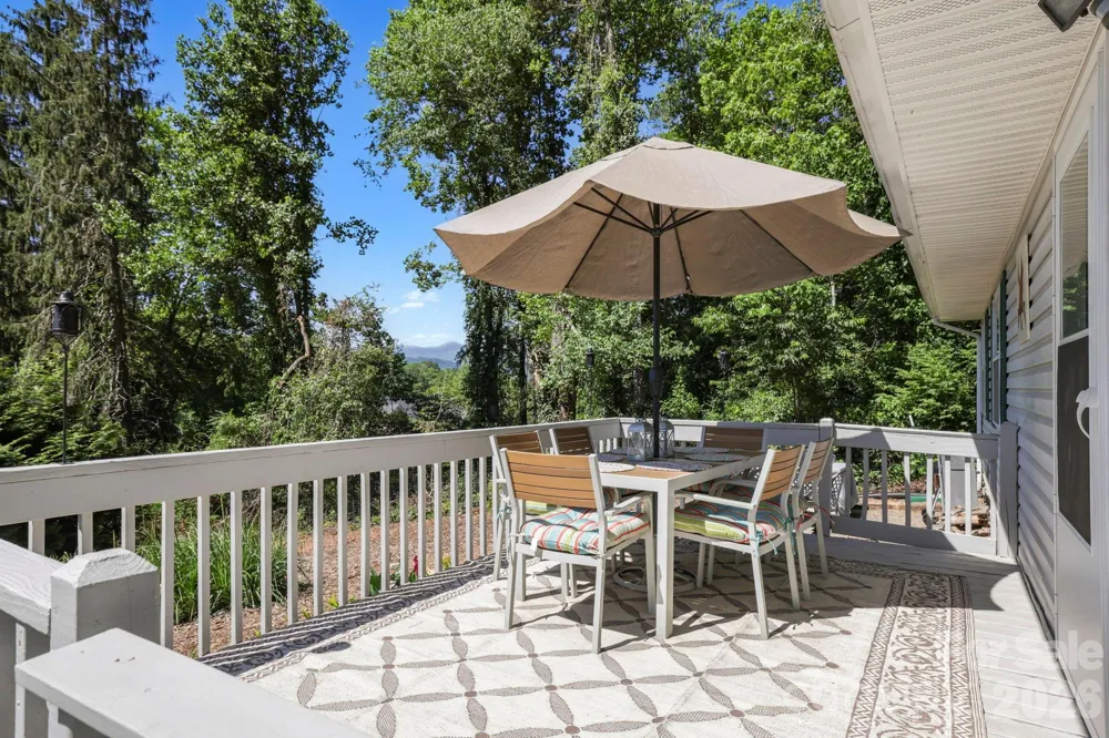 658 Enka Lake Road Candler, NC 28715