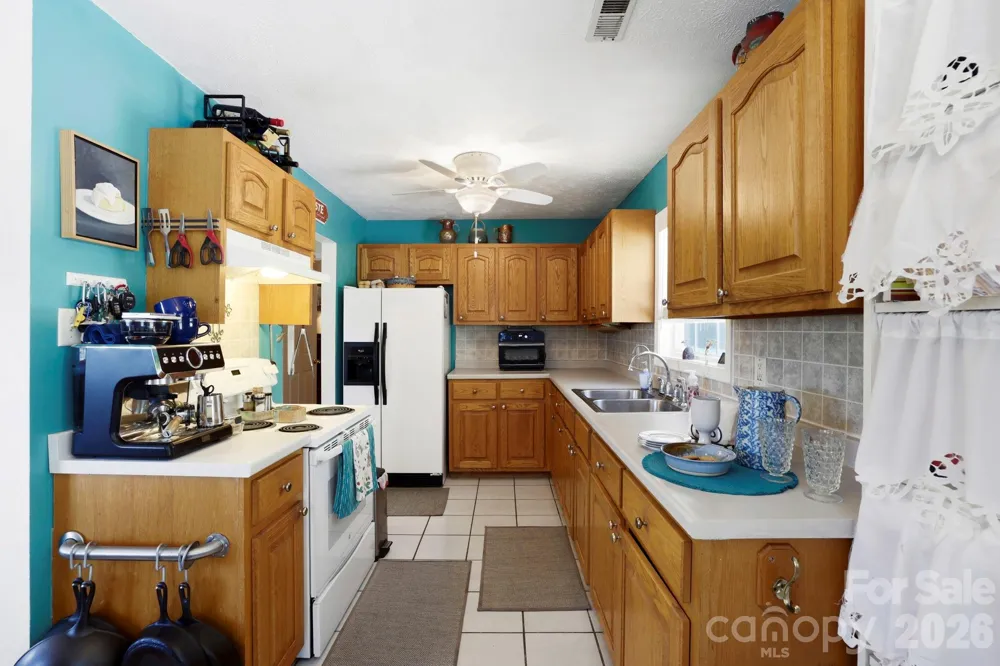 658 Enka Lake Road Candler, NC 28715