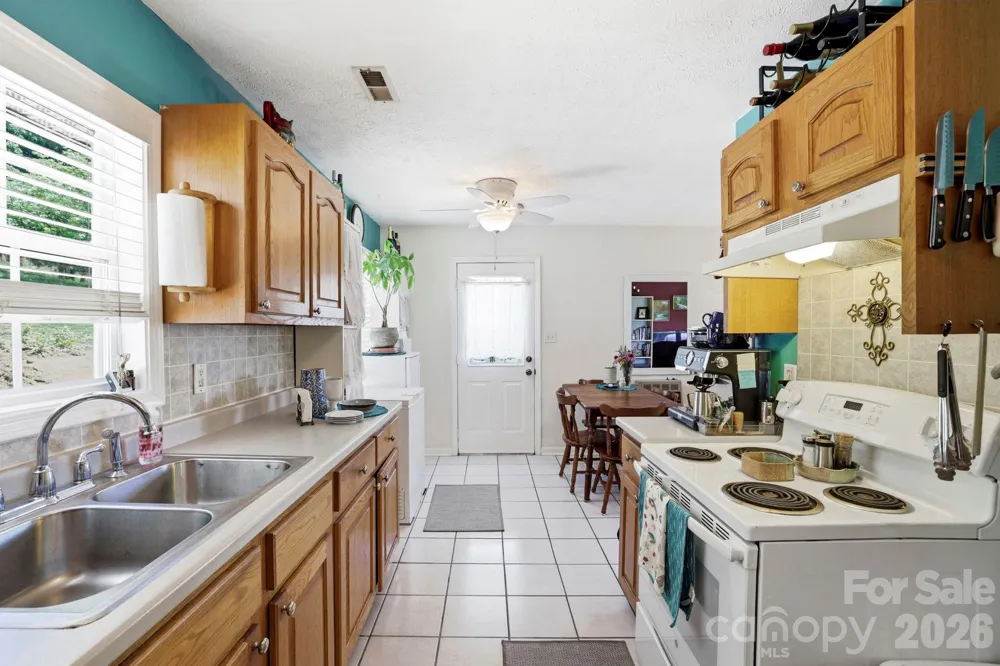 658 Enka Lake Road Candler, NC 28715