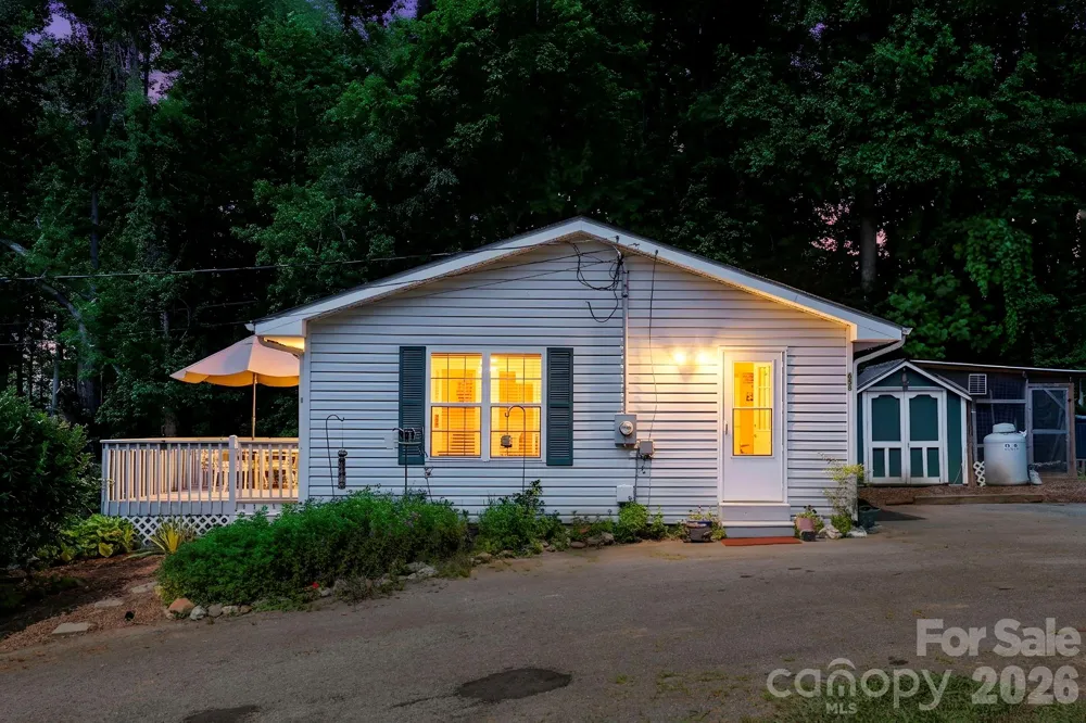 658 Enka Lake Road Candler, NC 28715