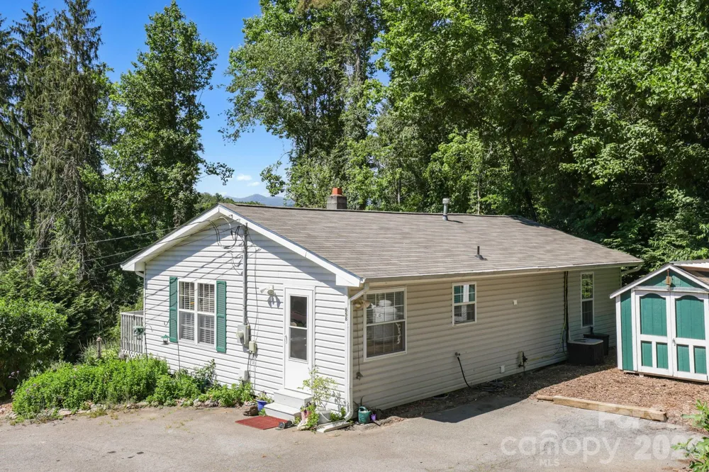 658 Enka Lake Road Candler, NC 28715