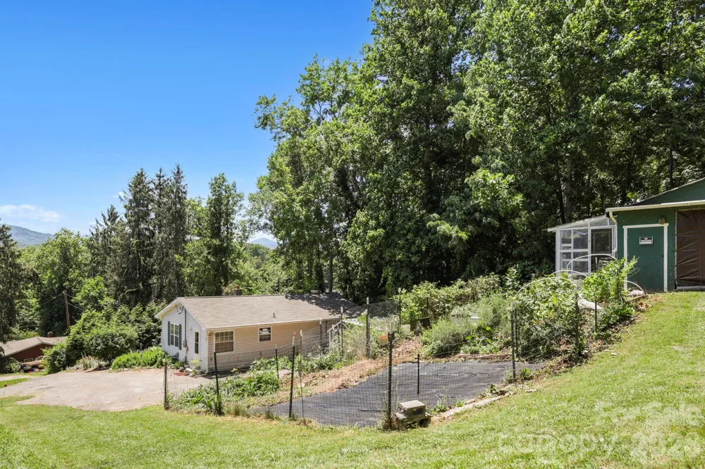 658 Enka Lake Road Candler, NC 28715