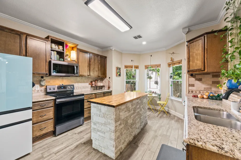 2012 Collington Drive Roanoke, TX 76262
