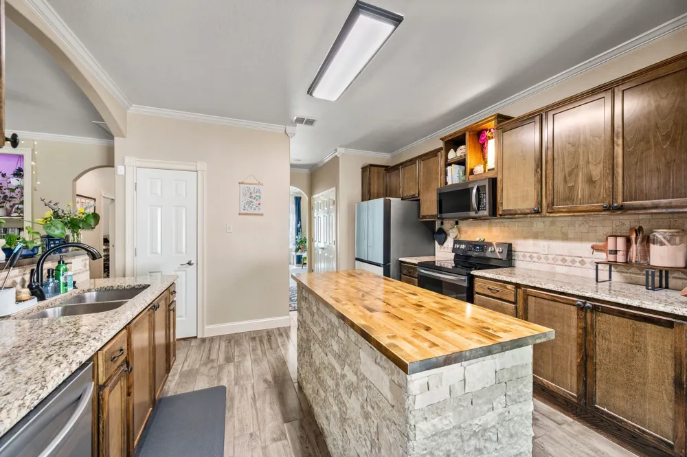 2012 Collington Drive Roanoke, TX 76262