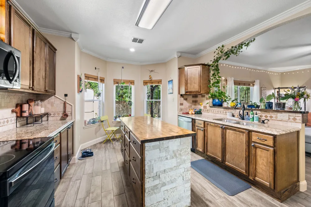 2012 Collington Drive Roanoke, TX 76262