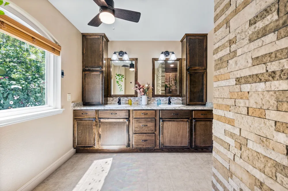 2012 Collington Drive Roanoke, TX 76262