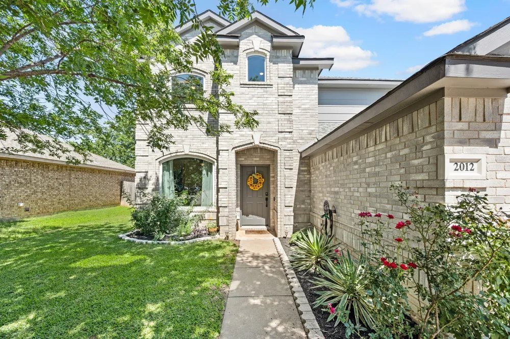 2012 Collington Drive Roanoke, TX 76262