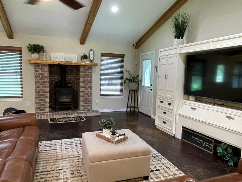 109 Private Road 916 Fairfield, TX 75840