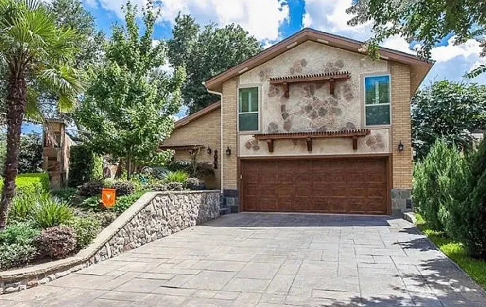 16702 Village Lane Dallas, TX 75248