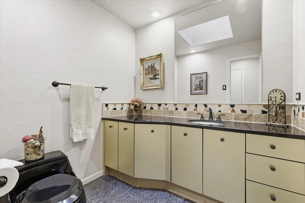 16702 Village Lane Dallas, TX 75248