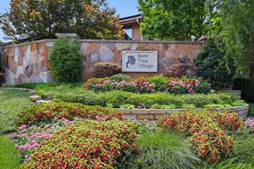 16702 Village Lane Dallas, TX 75248