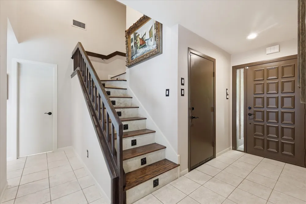 16702 Village Lane Dallas, TX 75248