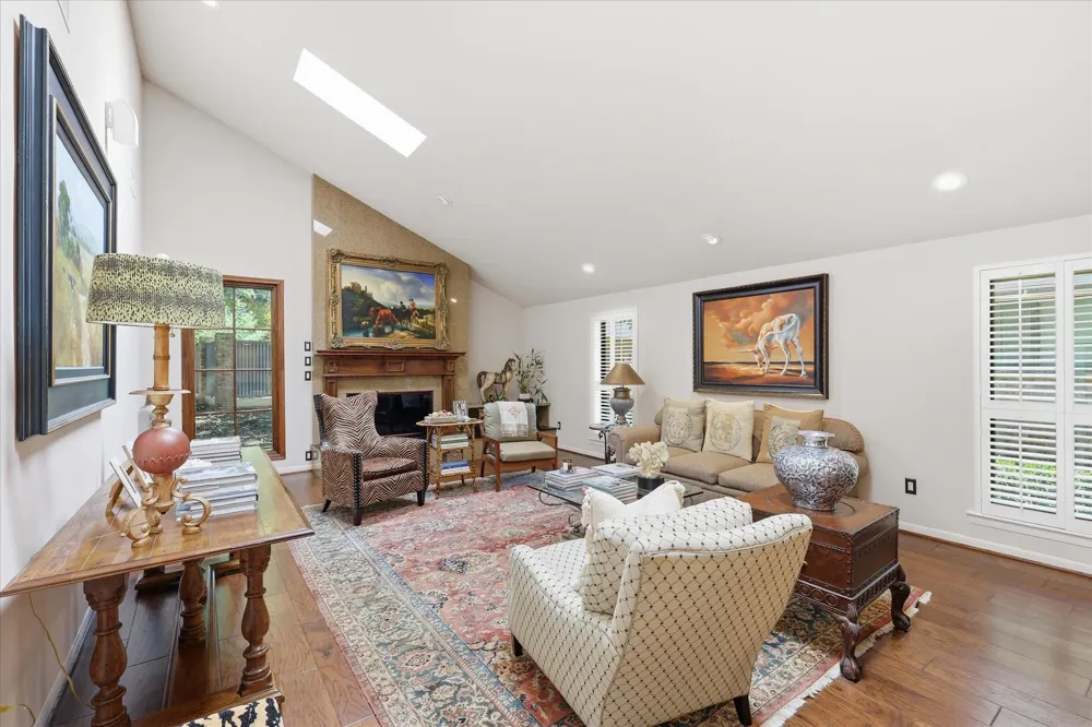 16702 Village Lane Dallas, TX 75248