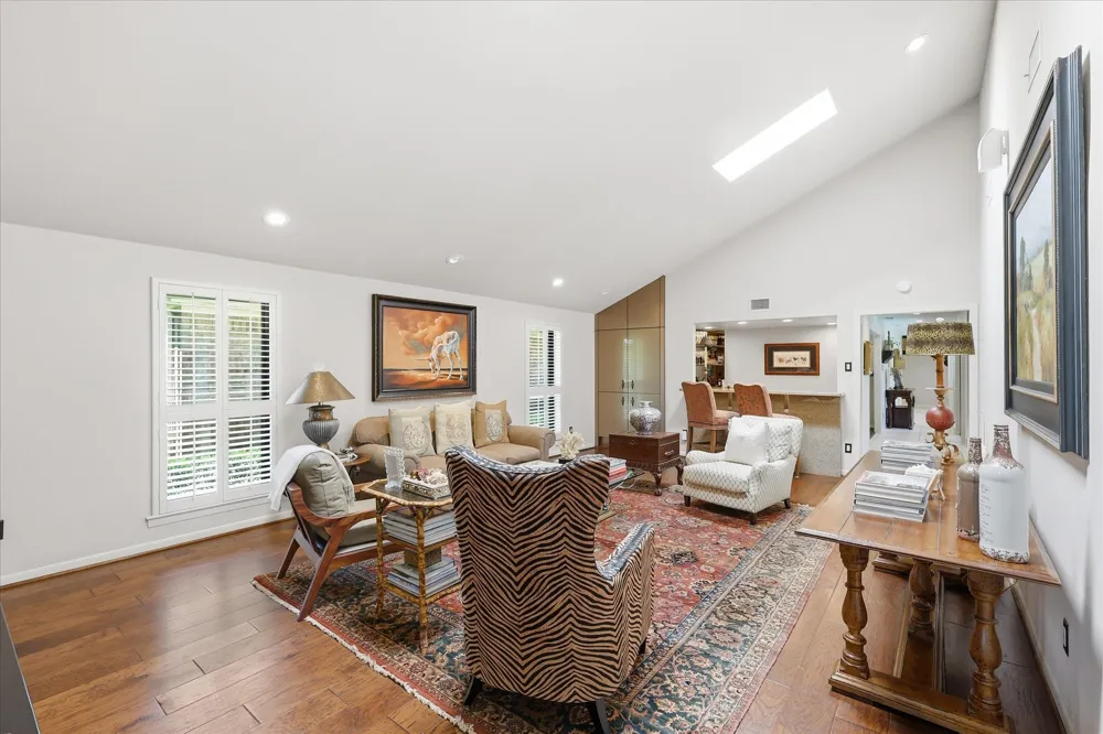 16702 Village Lane Dallas, TX 75248