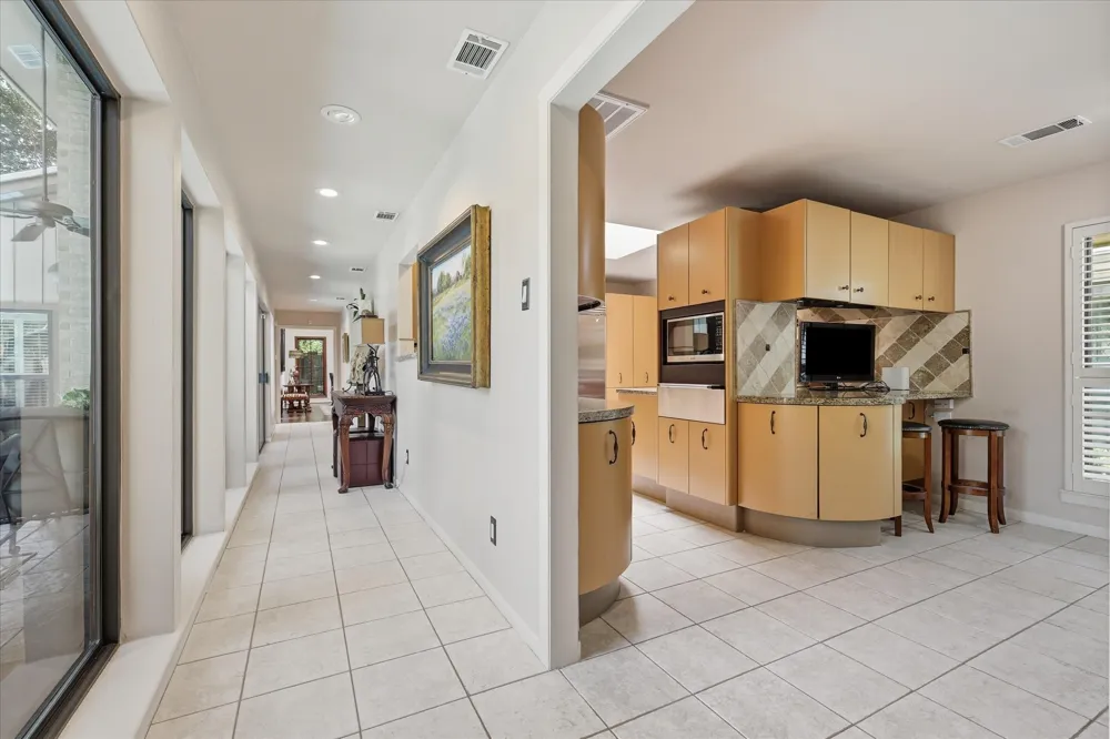 16702 Village Lane Dallas, TX 75248