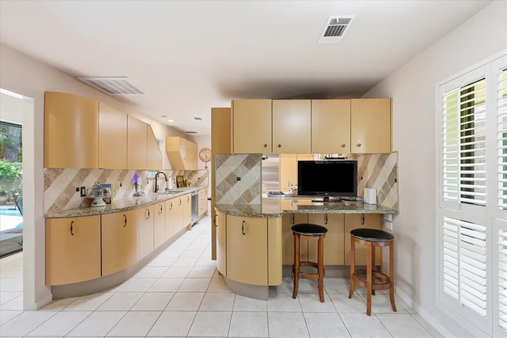 16702 Village Lane Dallas, TX 75248