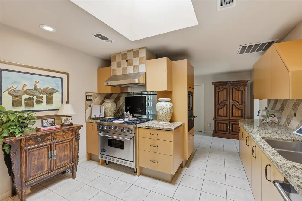 16702 Village Lane Dallas, TX 75248