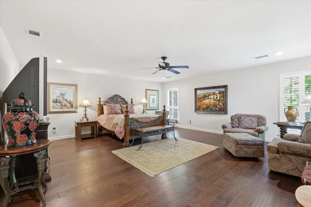 16702 Village Lane Dallas, TX 75248