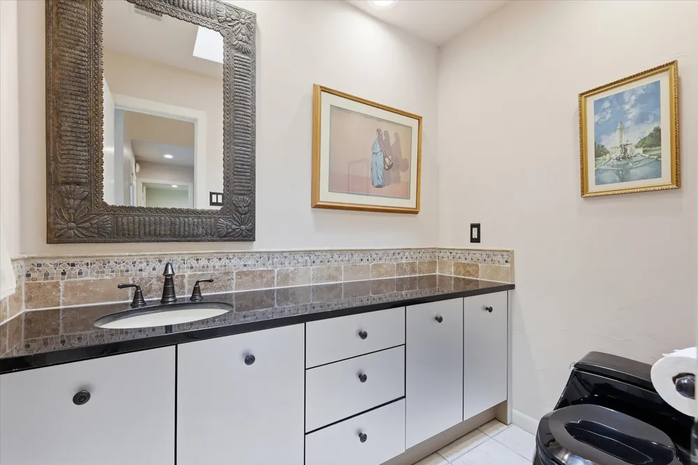 16702 Village Lane Dallas, TX 75248