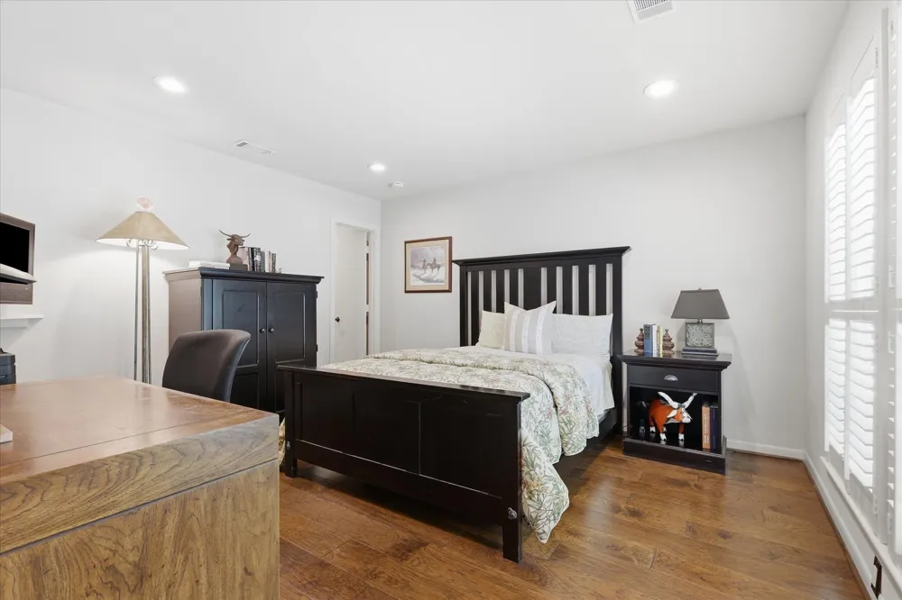 16702 Village Lane Dallas, TX 75248