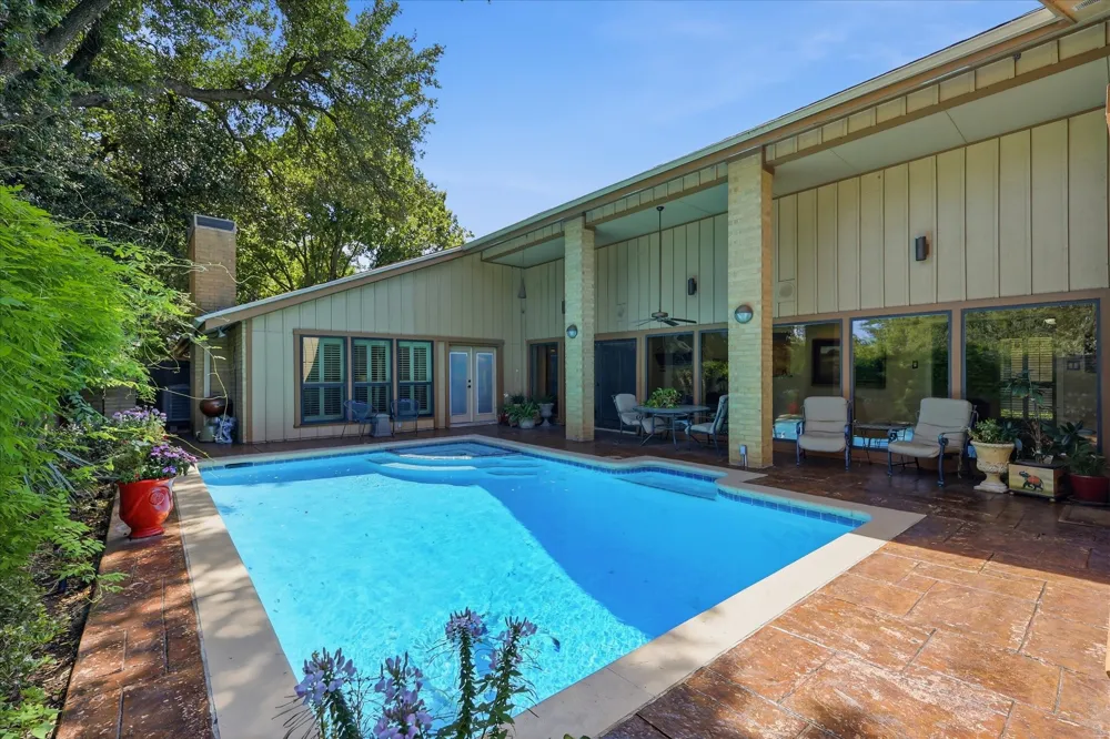 16702 Village Lane Dallas, TX 75248
