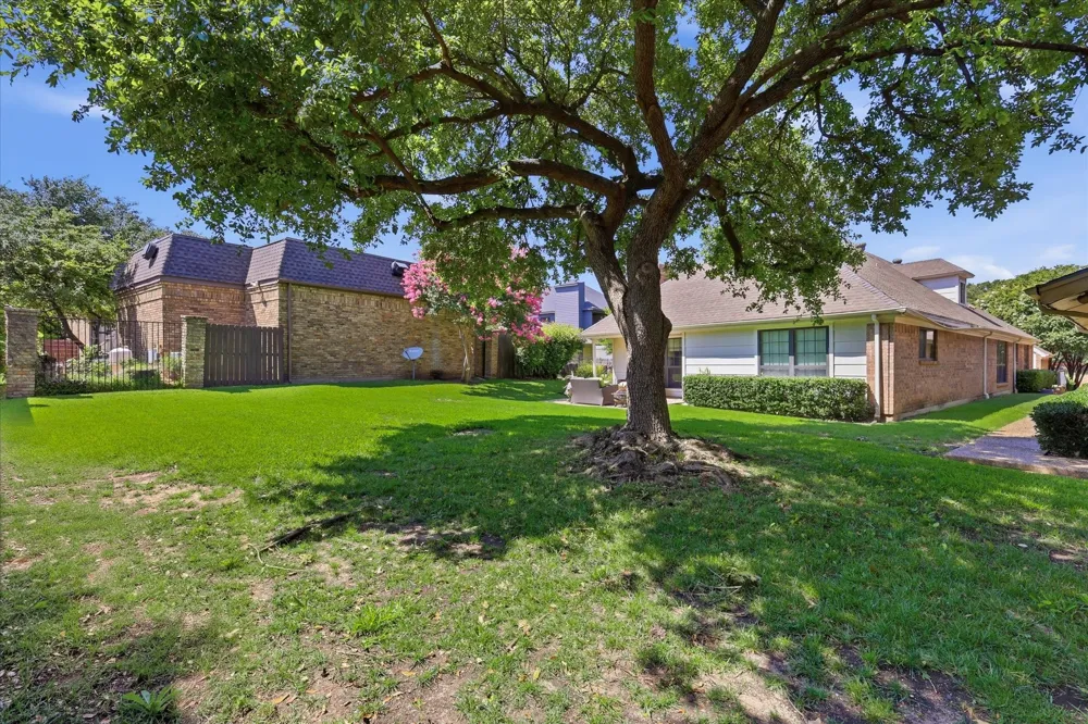 16702 Village Lane Dallas, TX 75248