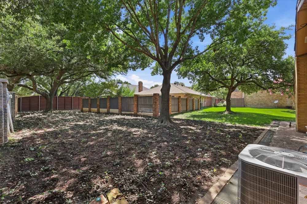 16702 Village Lane Dallas, TX 75248