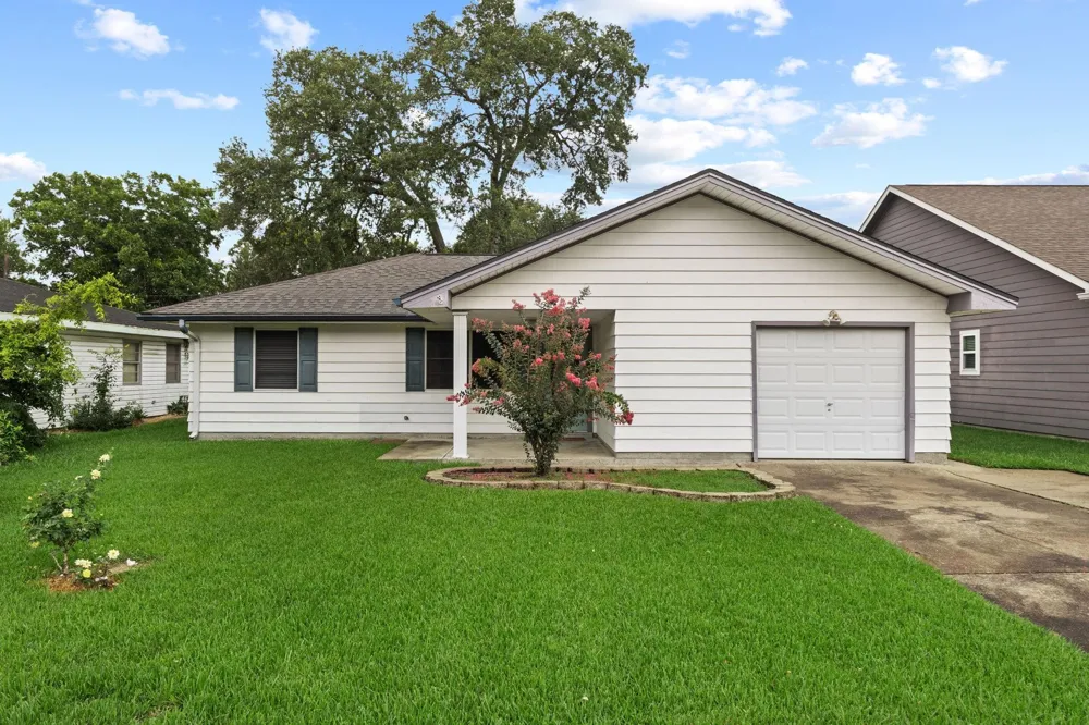1440 Avenue E Nederland, TX 77627