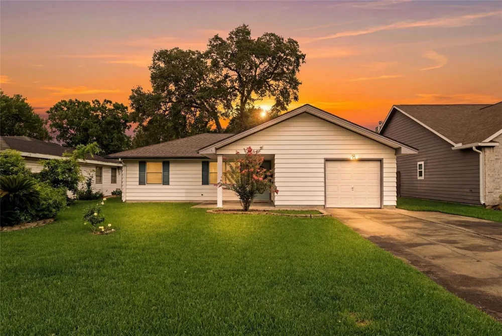 1440 Avenue E Nederland, TX 77627